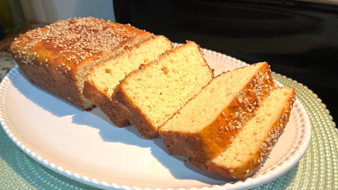 Healthy bread made with almond flour and Greek yogurt, low in carbohydrates - Super easy with Bedith