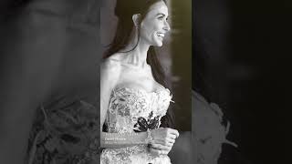 The Incomparable Demi Moore Choosing Hanzadeh To Complement Her Elegant Attire.