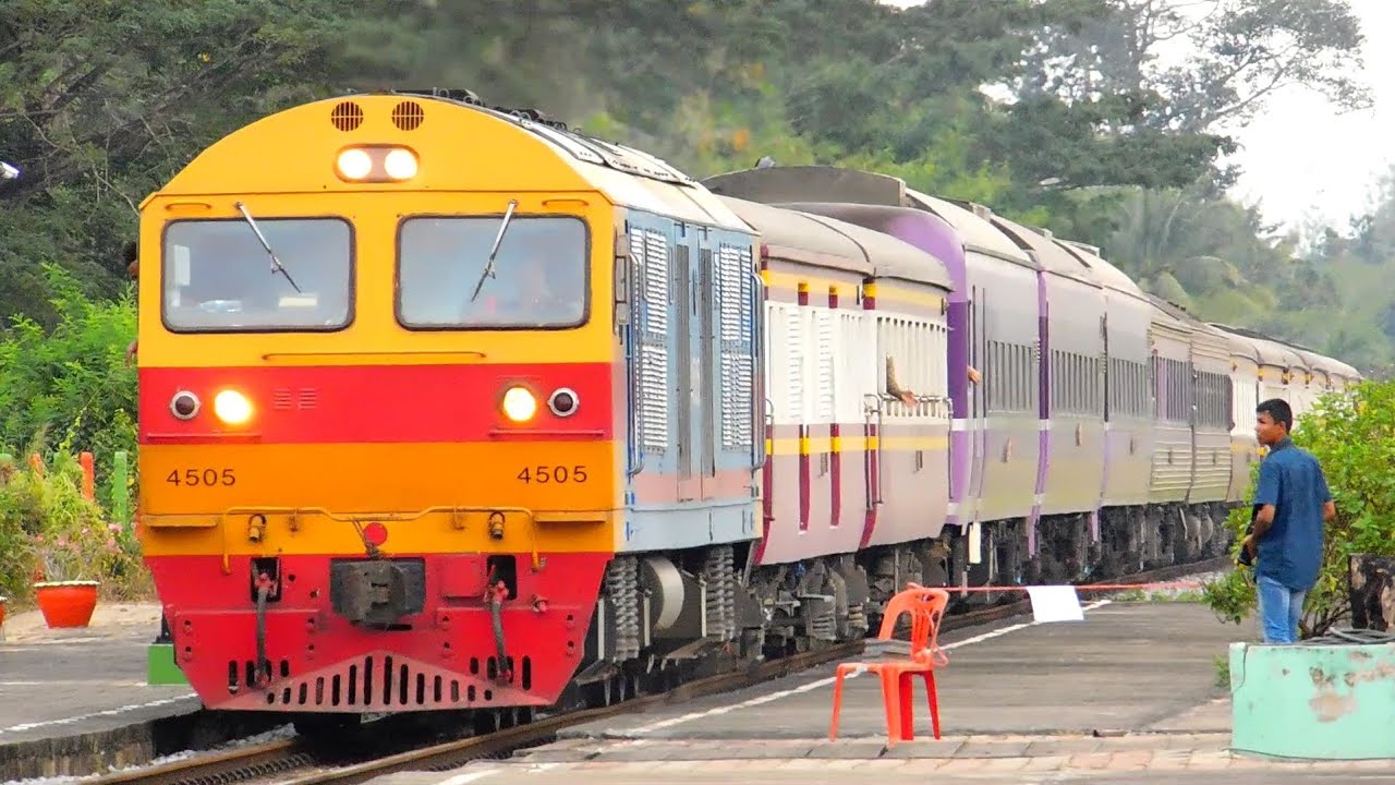 SRT. เคานต์ดาวน์จุดพลุข้ามปี กับขบวนรถ Eastern & Oriental Express ที่สถานีรถไฟชุมทางบ้านทุ่งโพธิ์