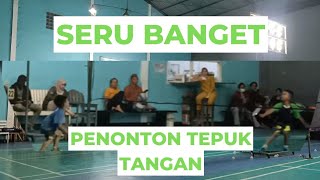 Pertandingan Badminton Seru dan sengit|Penonton tepuk tangan