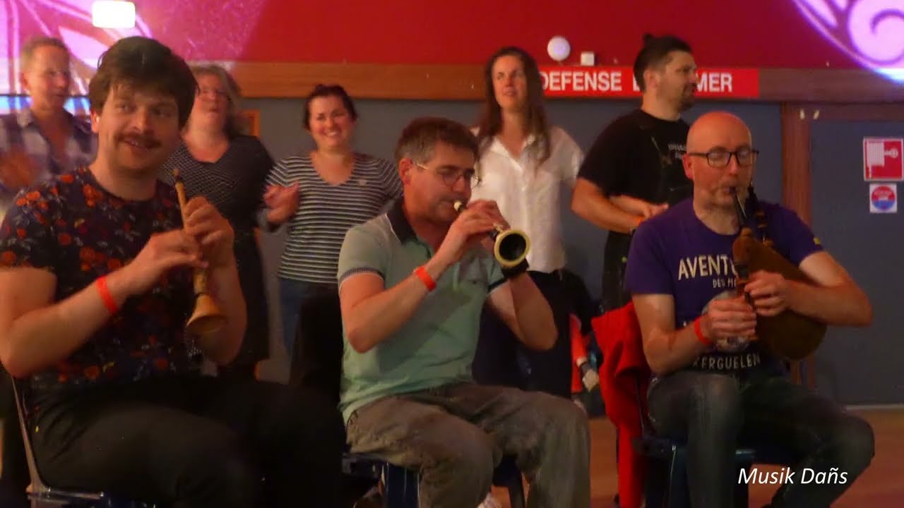 Musique bretonne : Boeuf/bœuf-gavotte (ton double) au fest-noz du Printemps de Châteauneuf en 2025