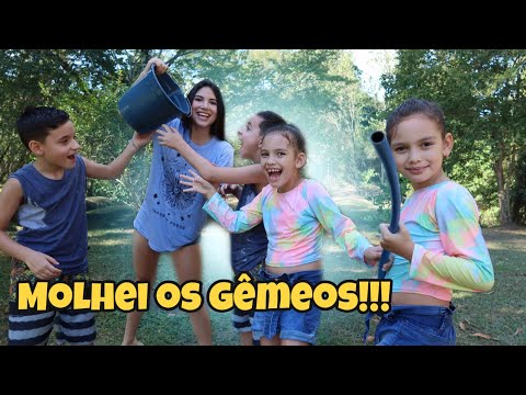 Brincadeira do balde com os gêmeos!