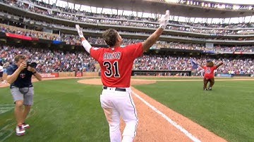 Arcia drives a walk-off single to left field
