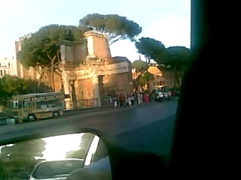 Michelle Obama in via dei Fori Imperiali a Roma