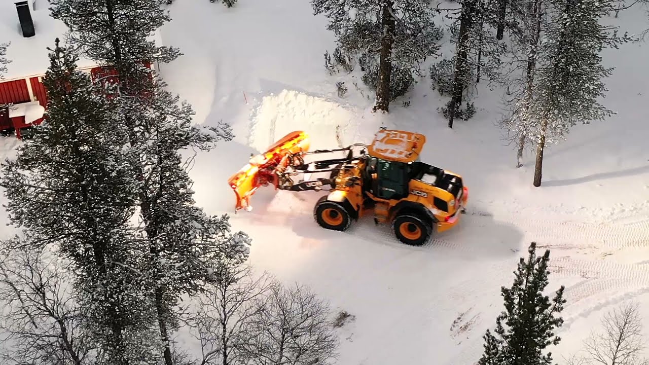 FMG NAH350 with JCB wheel loader