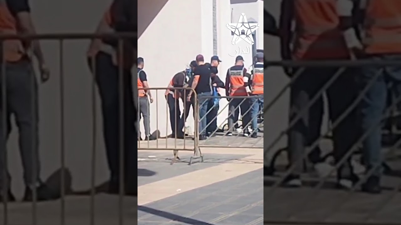 بنظام كبير جماهير بركان تدخل الملعب لتشجيع فريقها في القمة المغربية الإفريقية