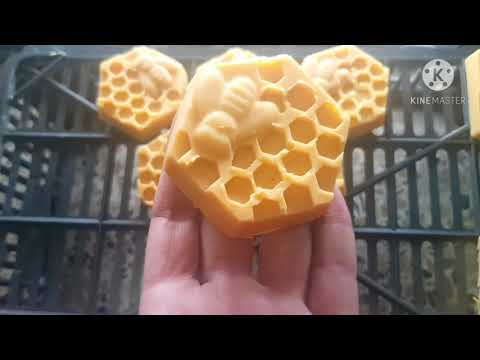 how to make honey beeswax soap كيفية صنع صابونة العسل وشمع النحل