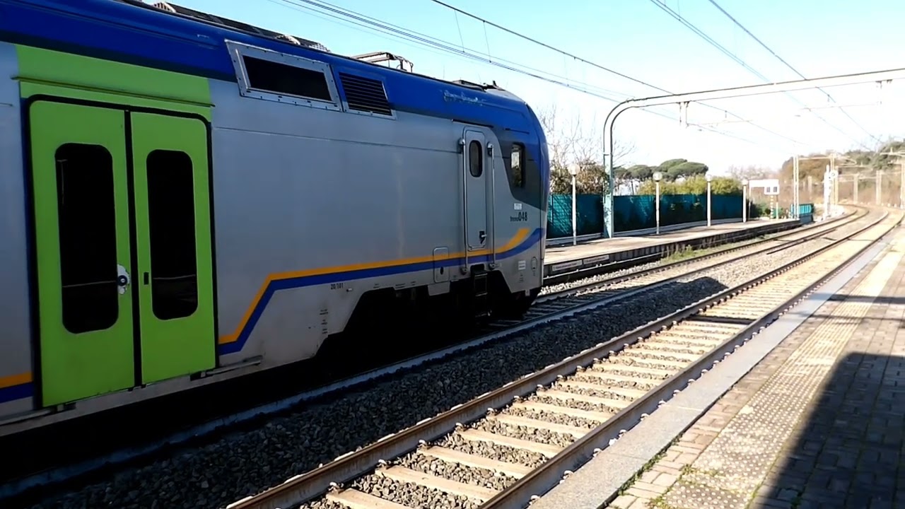 Incrocio tra TAF N.048 e ETR521.067 Rock alla stazione di Olgiata FL3!!!