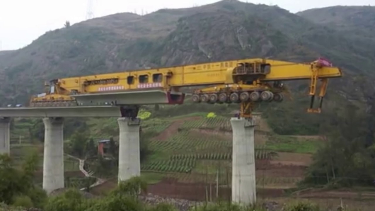 600,000 tons; 6 miles; aerial down Monterey Road