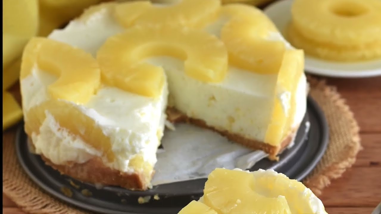 Torta allo yogurt e ananas senza cottura: ricetta per un dolce veloce, leggero e scenografico