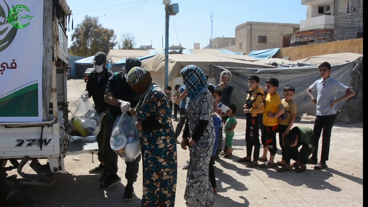 توزيع السلال الرمضانية على أهلنا في ريف #ادلب مخيم البردقلي