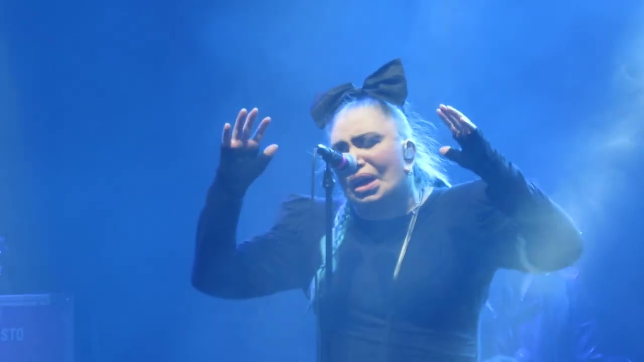 Loredana Bertè CHE COSA TI ASPETTI DA ME Bassano del Grappa 30.04.22