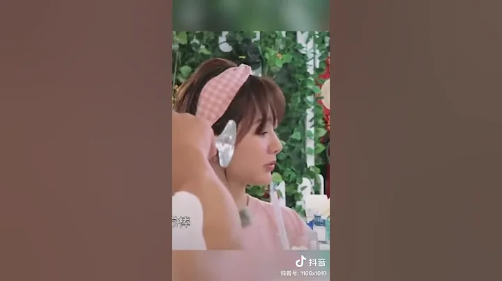 YangZi look so funny when she drinks wine 🍷😆 #YangZi - DayDayNews