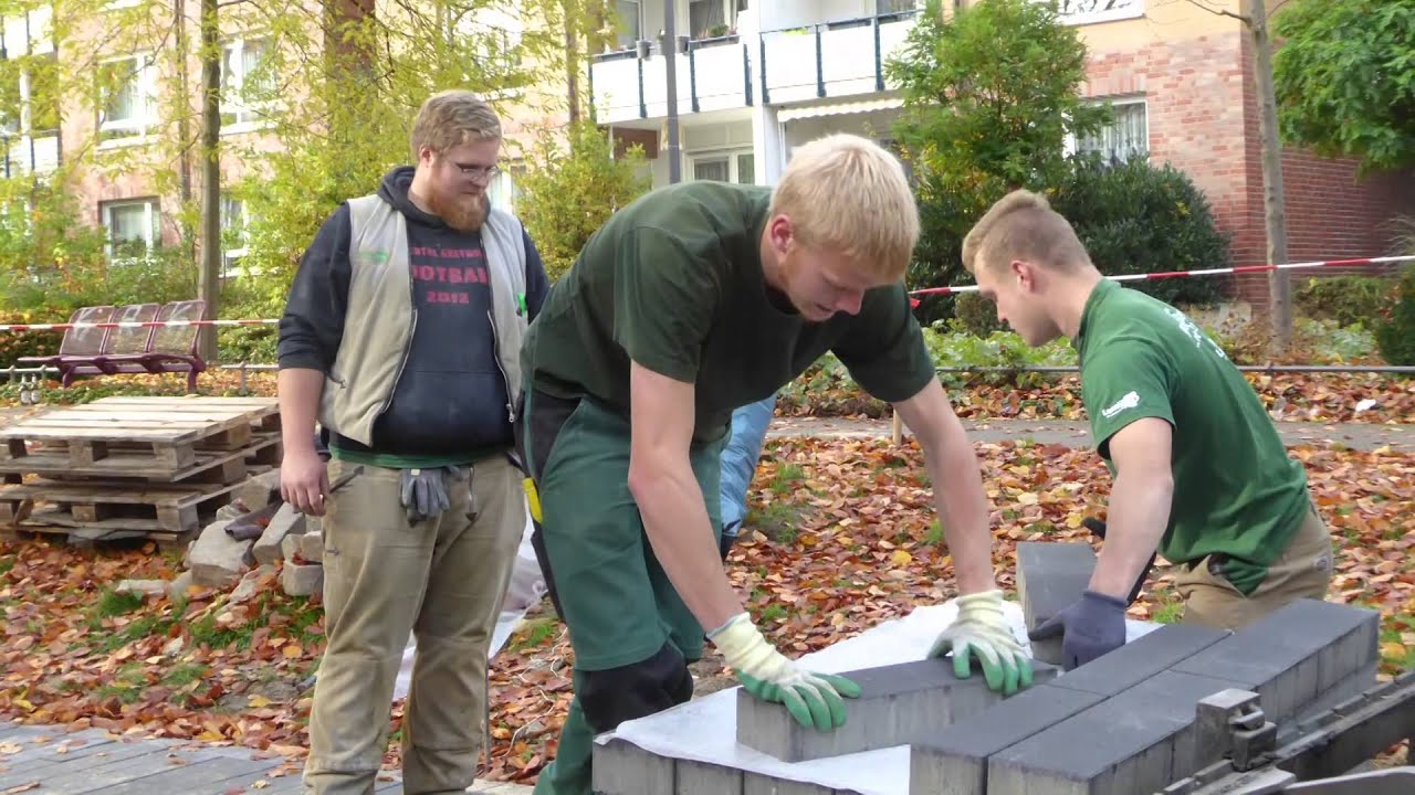 Wuppertal Schwebebahn-Park Pflaster verlegen Aktion V