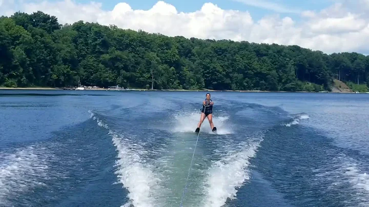 Suzanne Rabe water skiing