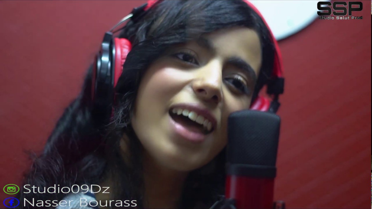 فتاة تغني اغنية يحياو اولاد بلادي | Yahia Awlad Abladi #Lina_Boulkour                    #Studio09Dz