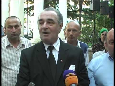 სახალხო გაერთიანება ”მზიური საქართველოს” დამფუძნებელი ნიკო ნადირაშვილი ქუთაისში მოქალაქეებს შეხვდა