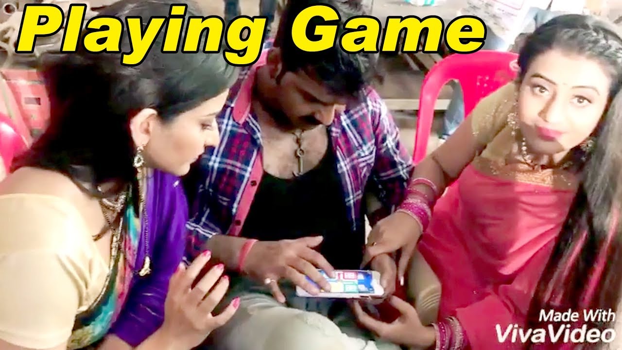 Pawan Singh Playing Game With Akshara And Monalisa On The Set