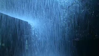Pioggia sul Tetto - Risolvi L'Insonnia in 3 Minuti con Pioggia Battente e Tuoni Tenaci sul Tetto