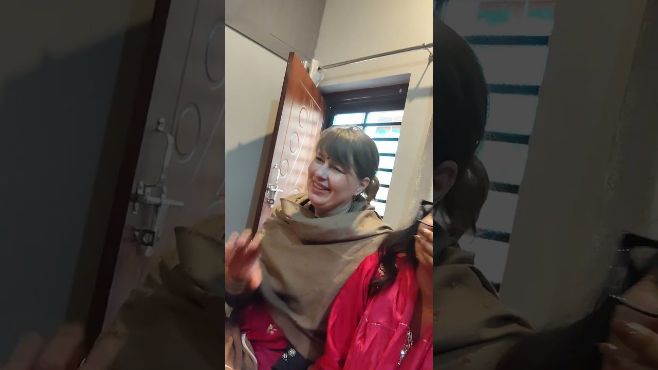 बहुत दूर से आई अंग्रेज बुआ हमारी बहन कि शादी में   ♥