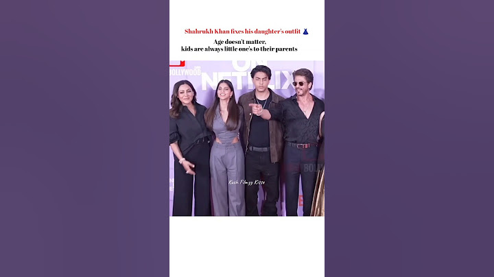 Shahrukh Khan fixes his daughter's outfit 👗#love #shortsfeed #bollywood #shahrukh_khan #suhanakhan