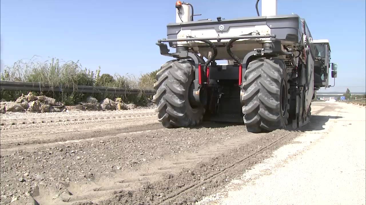 WIRTGEN GmbH┃Effiziente Herstellung stabiler Tragschichten für Autobahn A7