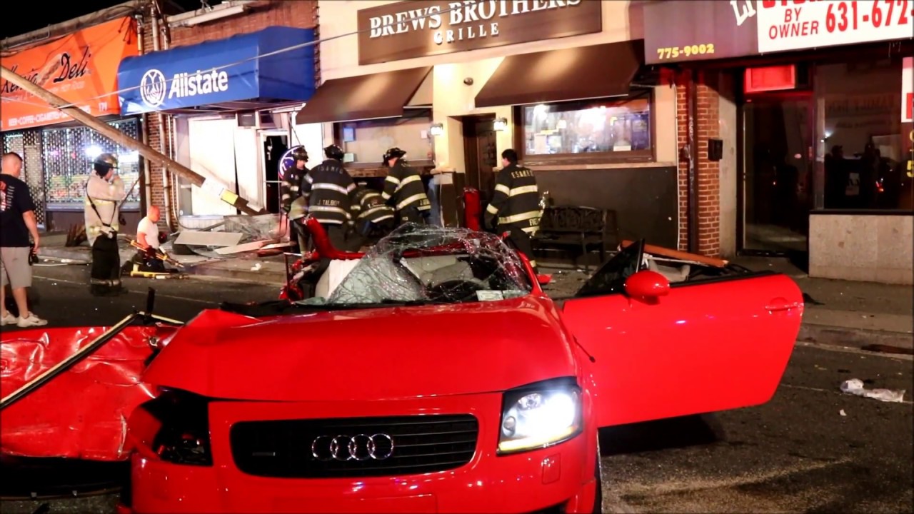 Franklin Square and Munson FD Car into Building Franklin Avenue [624