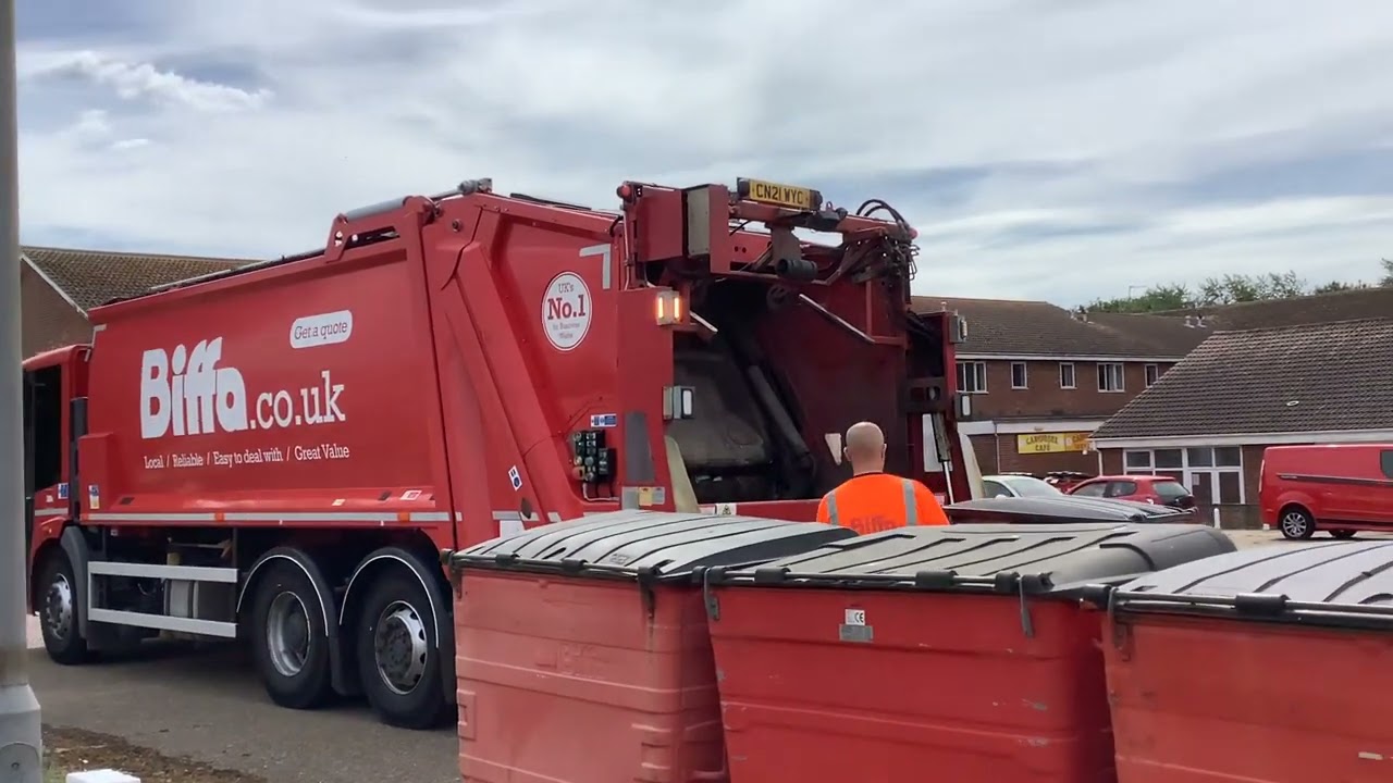 Biffa Bin lorry emptying Bins at Bermuda Holiday park Hemsby WYC part 7
