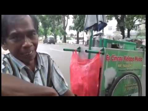  Bapak  Tua Penjual  Es Cincau ini Jago Banget bahasa inggris 