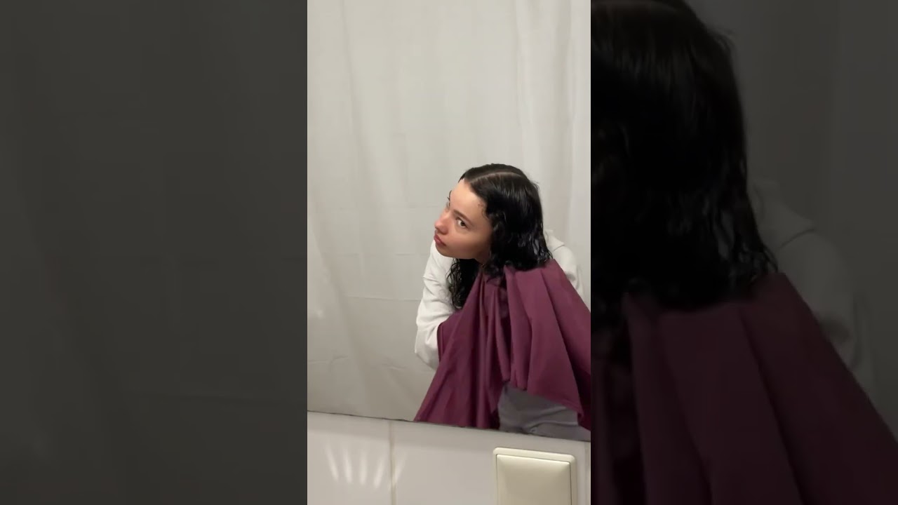 Microplopping Schritt für Schritt: mit dem Bambus Haarhandtuch direkt in die nassen Locken scrunchen