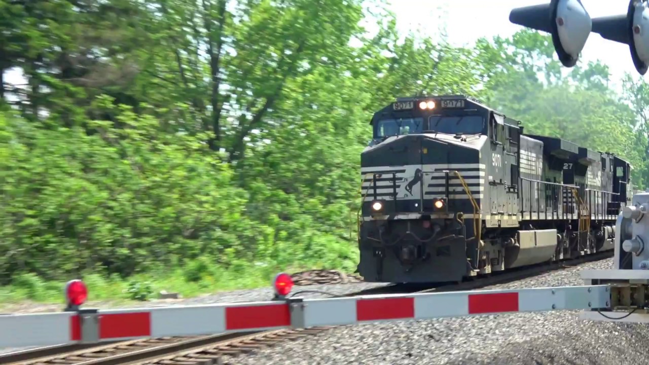 bnsf 5729 Big Fast Norfolk Southern Train Speeds By 4K
