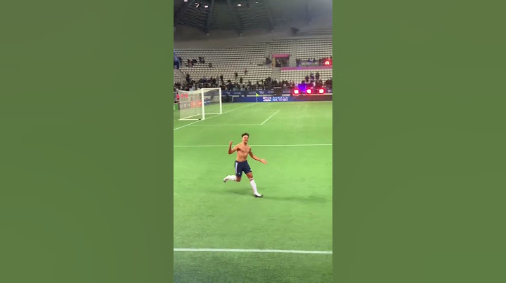 Inoxtag se mange le poteau à la fin du match 😭