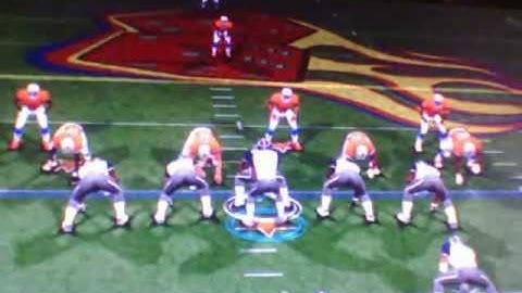 APF 2K8"Incredible catch,sideline players react to the play on the field"