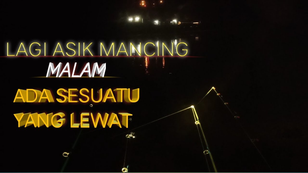 Mancing Ikan di Sungai Malam Hari