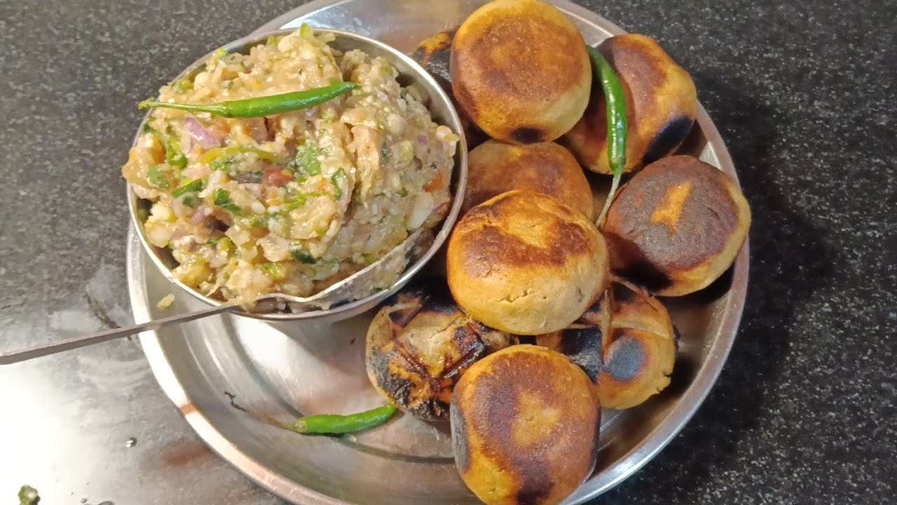 देसी अंदाज़ में बिहारी लिट्टी चोखा घी मेंडूबी स्वाद से भरपूर रेसिपीLitti Chokha Recipe Aartikirasoi 