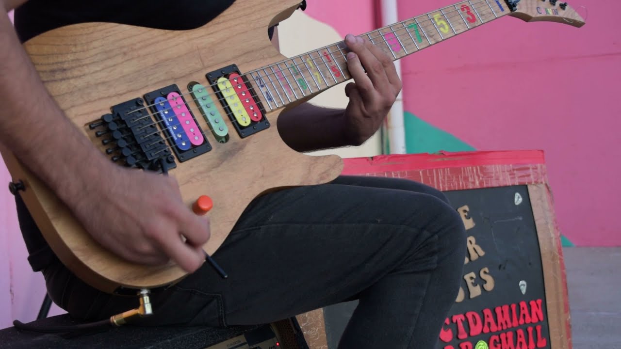 Stunning street performance of melodic arpeggios at the speed of light