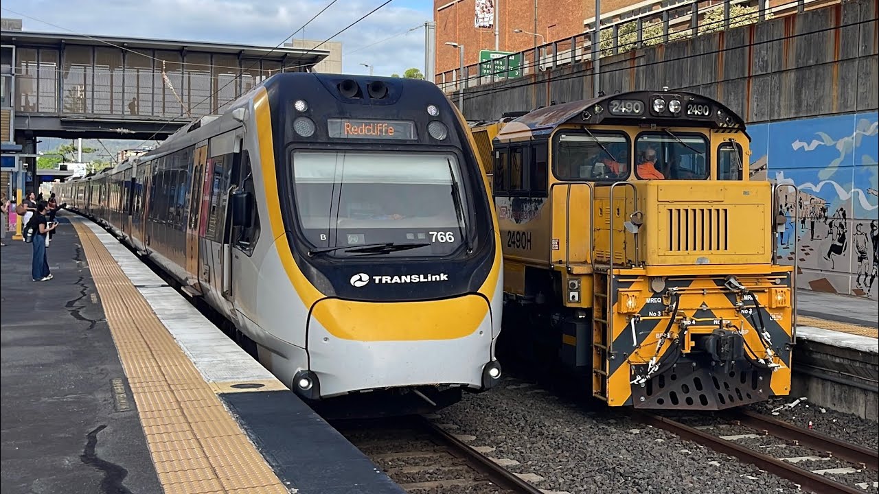 Brisbane trains at Morning Peak at Milton with light loco 