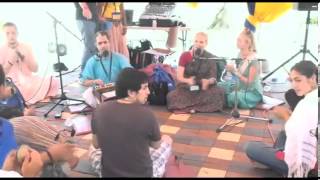 Kishori Mohan das &amp; Sudevi dasi   Kirtan