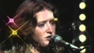 Bonnie Raitt - Angel From Montgomery (lyrics) chords