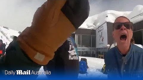 Japanese man angrily confronts Aussie tourists for breaking rules