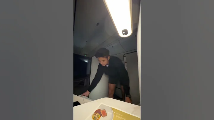 flying Cathay Pacific’s new Aria Suite business class ✈️ #travel #businessclass #cathaypacific #vlog