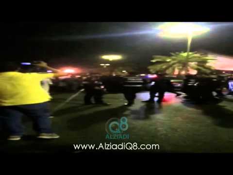 أحد أفراد القوات الخاصة لمواطنة أثناء فض اعتصام ساحة الإرادة يلا مناك لا أصكج على راسج