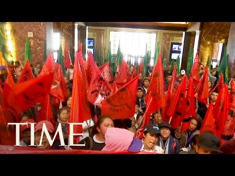 Video: Nude Maleri Af Emiliano Zapata Gnisterprotester I Mexico