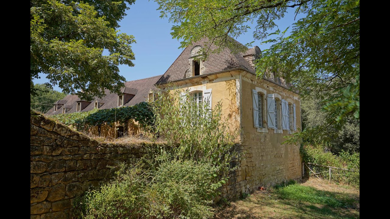 #316 -  Ancienne ferme fortifiée XVIIème, gîte, sur 18 ha