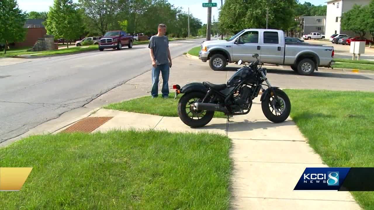 Police: Motorcycle rider injured in Des Moines crash - YouTube