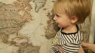 Двухлетний племянник знает географию :)