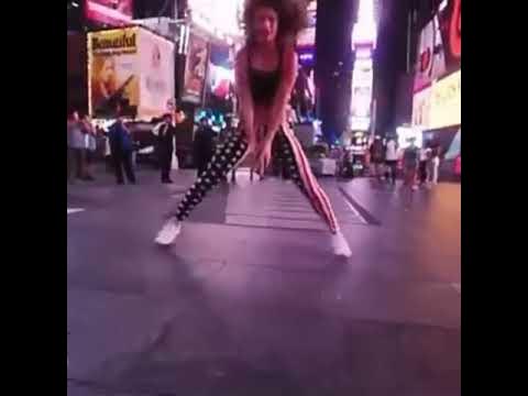 Lexy Panterra в леггинсах