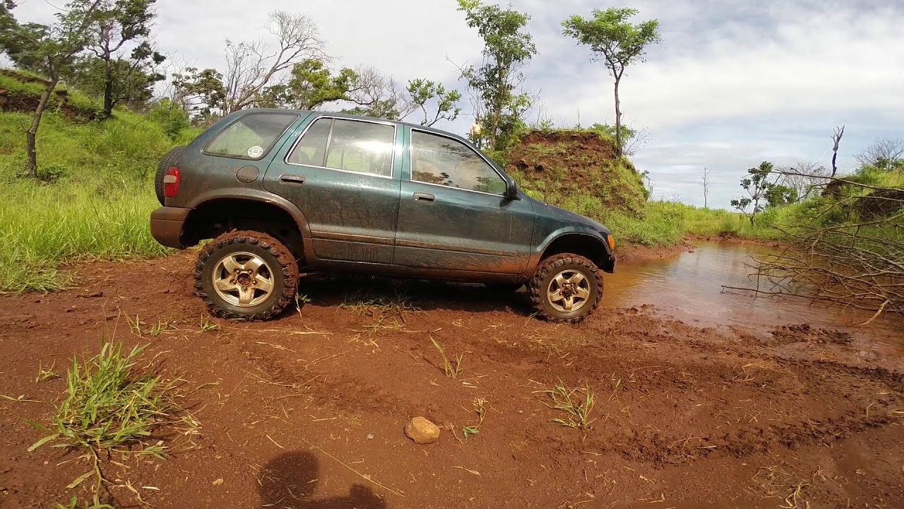 Pajero Tr4 e Sportage, trilha leve do fds.