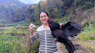 When her motherinlaw was tired from work,Lee burned a rooster to replenish her body.