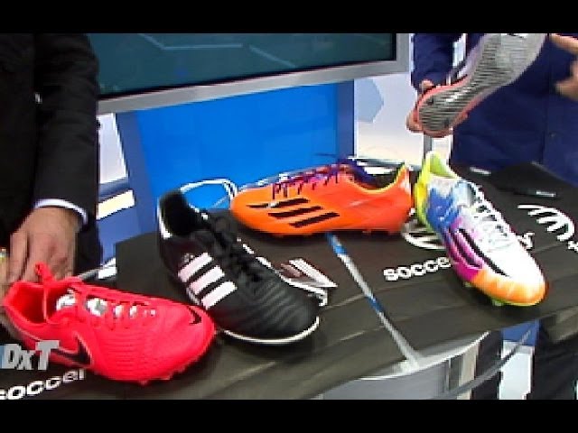 Consolida tu pisada con las botas de fútbol multitacos